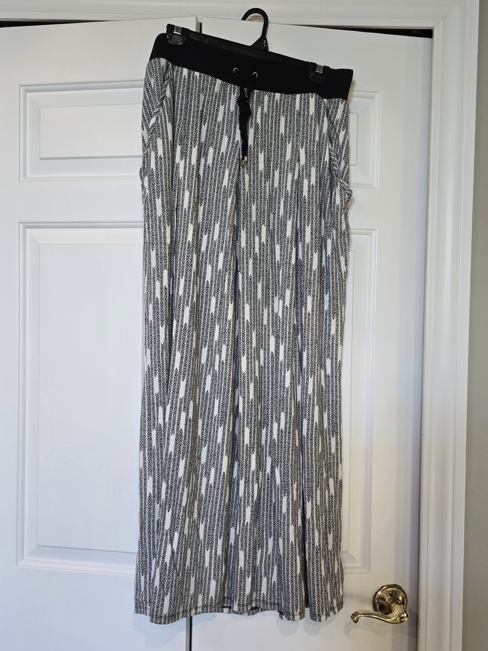 Women's Victoria Secret Black & White Skirt